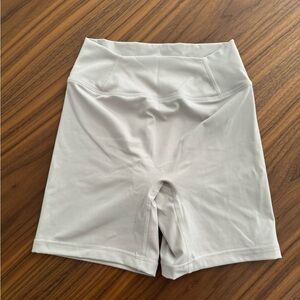 Timeless High-Wasted Shorts (Sand color)